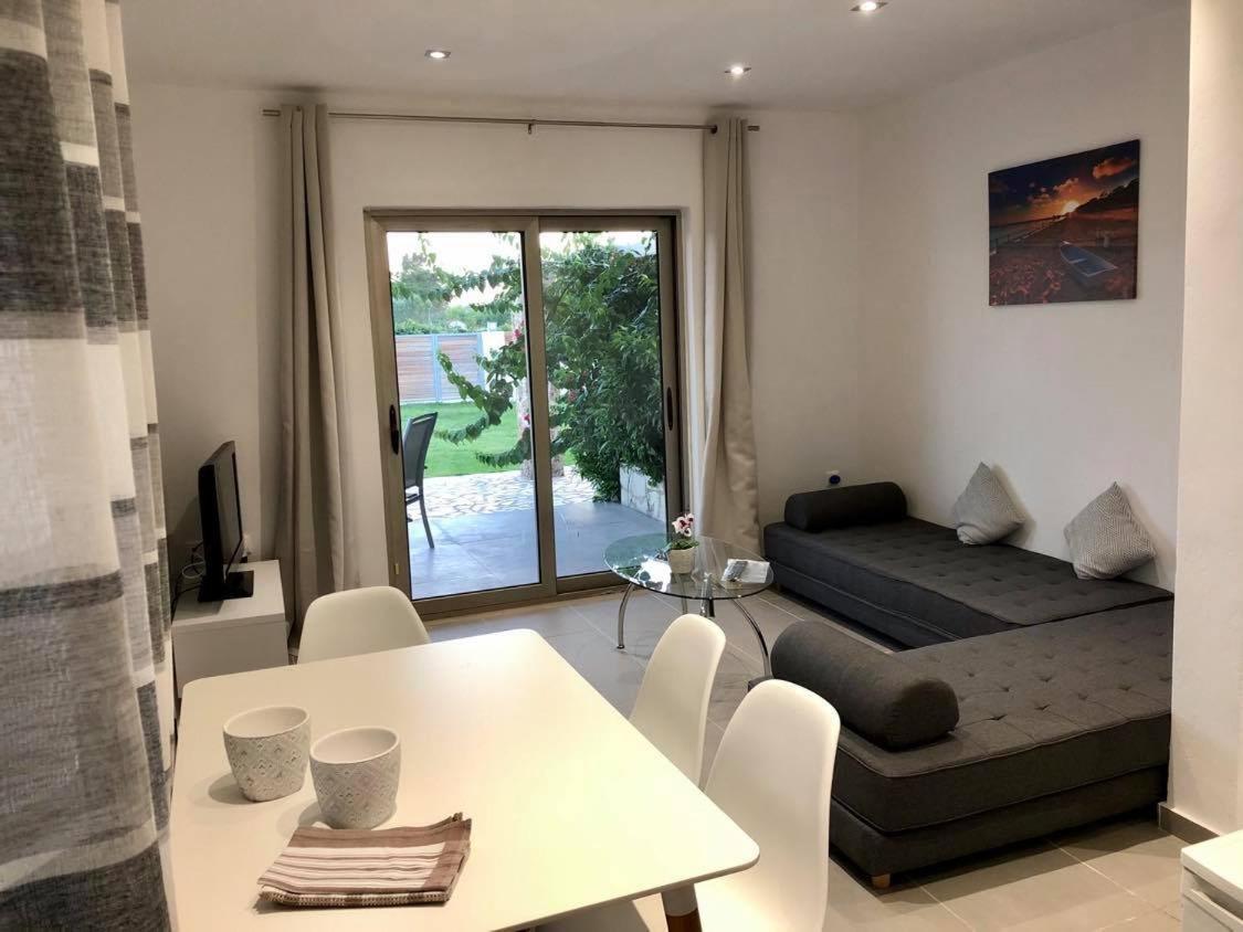 Issos Beach Villa Линя Экстерьер фото